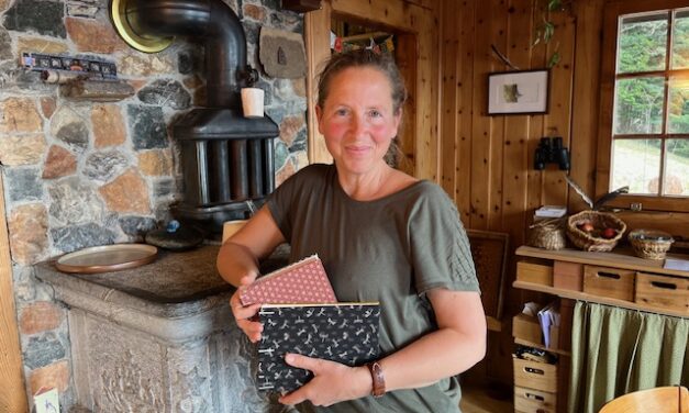 Un fantastique atelier de reliure copte avec Irène Collaud